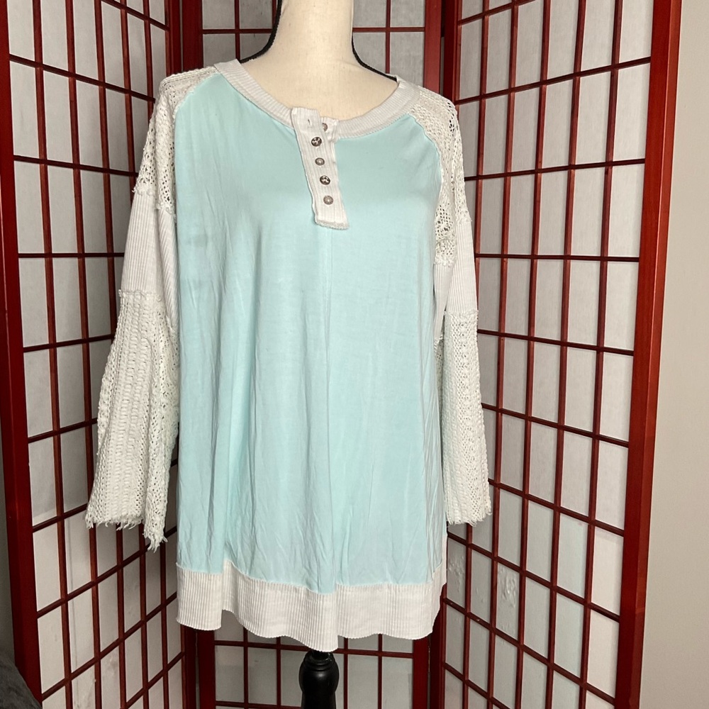 POL Clothing Colorblock Lace-Trim Long Sleeve Henley Top, size Small, EUC